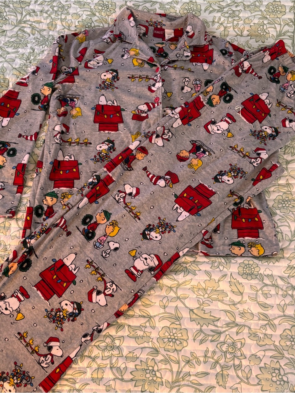 Women’s Peanuts Snoopy Woodstock Gray Christmas Pajama Set medium unisex
